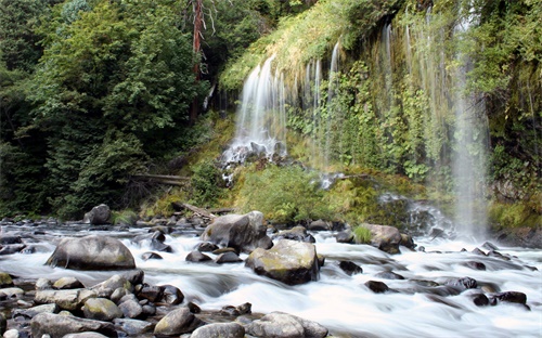 夫妻双方,原标题：Couple died of heatstroke after hiking in California’s Santa Rosa Mountains新标题：山徒步旅行中，夫妇双双中暑身亡